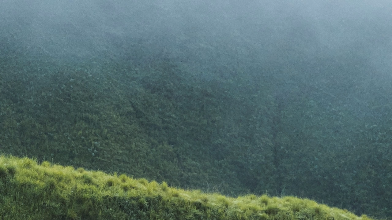 Mountain landscape image with fit none, showing original dimensions without scaling